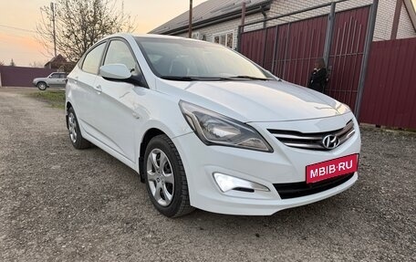 Hyundai Solaris II рестайлинг, 2015 год, 1 050 000 рублей, 2 фотография