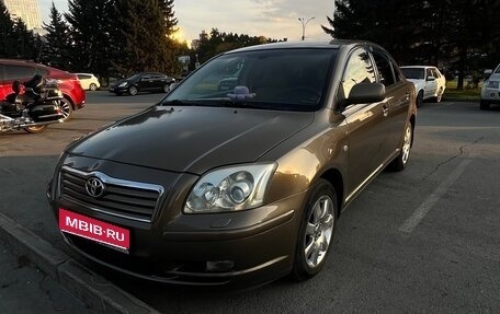 Toyota Avensis III рестайлинг, 2003 год, 700 000 рублей, 1 фотография
