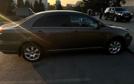 Toyota Avensis III рестайлинг, 2003 год, 700 000 рублей, 2 фотография