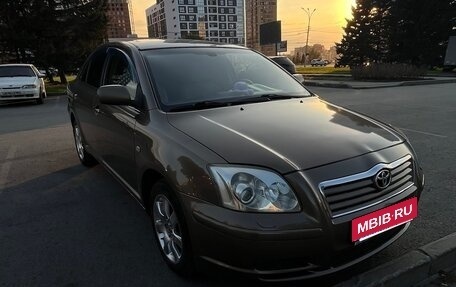 Toyota Avensis III рестайлинг, 2003 год, 700 000 рублей, 8 фотография