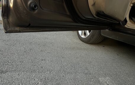 Toyota Avensis III рестайлинг, 2003 год, 700 000 рублей, 15 фотография