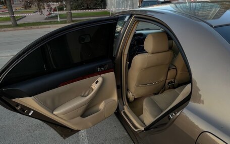 Toyota Avensis III рестайлинг, 2003 год, 700 000 рублей, 18 фотография