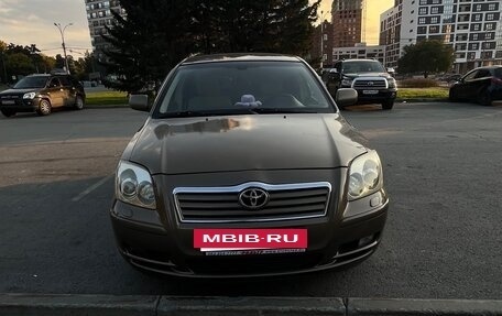 Toyota Avensis III рестайлинг, 2003 год, 700 000 рублей, 3 фотография