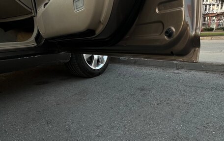 Toyota Avensis III рестайлинг, 2003 год, 700 000 рублей, 19 фотография