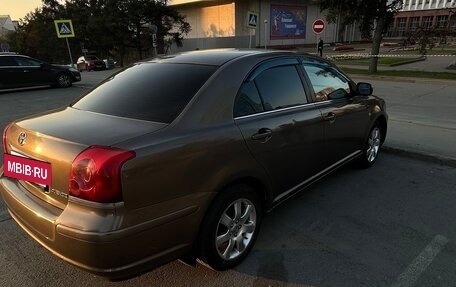 Toyota Avensis III рестайлинг, 2003 год, 700 000 рублей, 5 фотография