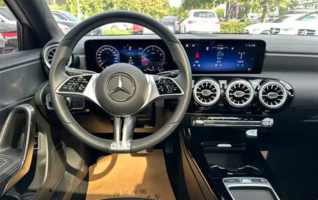 Mercedes-Benz A-Класс, 2024 год, 2 430 000 рублей, 10 фотография