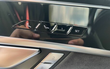 Audi A8, 2022 год, 10 000 000 рублей, 17 фотография