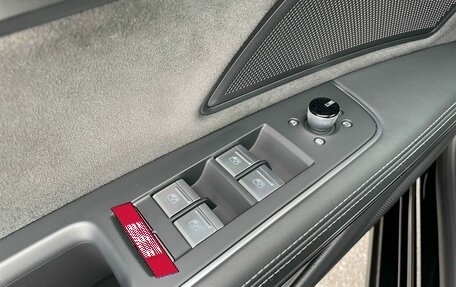 Audi A8, 2022 год, 10 000 000 рублей, 18 фотография