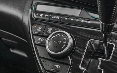 Toyota ISis I, 2013 год, 1 470 000 рублей, 18 фотография