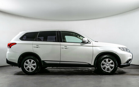 Mitsubishi Outlander III рестайлинг 3, 2018 год, 2 110 000 рублей, 4 фотография