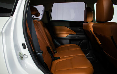 Mitsubishi Outlander III рестайлинг 3, 2018 год, 2 110 000 рублей, 9 фотография