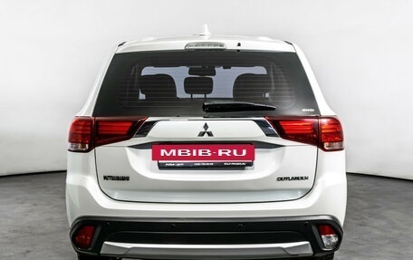 Mitsubishi Outlander III рестайлинг 3, 2018 год, 2 110 000 рублей, 6 фотография