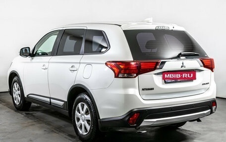 Mitsubishi Outlander III рестайлинг 3, 2018 год, 2 110 000 рублей, 7 фотография
