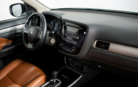 Mitsubishi Outlander III рестайлинг 3, 2018 год, 2 110 000 рублей, 10 фотография