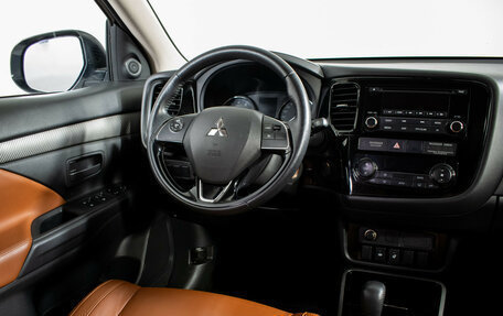 Mitsubishi Outlander III рестайлинг 3, 2018 год, 2 110 000 рублей, 13 фотография