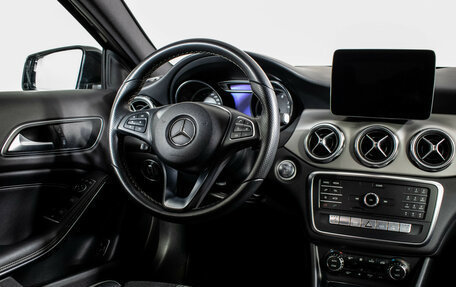 Mercedes-Benz GLA, 2018 год, 2 890 000 рублей, 14 фотография