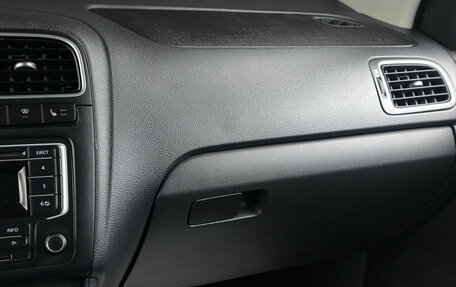 Volkswagen Polo VI (EU Market), 2011 год, 649 000 рублей, 16 фотография