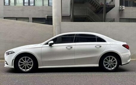 Mercedes-Benz A-Класс, 2021 год, 1 900 000 рублей, 3 фотография