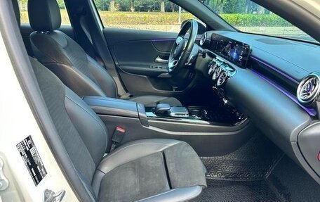 Mercedes-Benz A-Класс, 2021 год, 1 900 000 рублей, 10 фотография