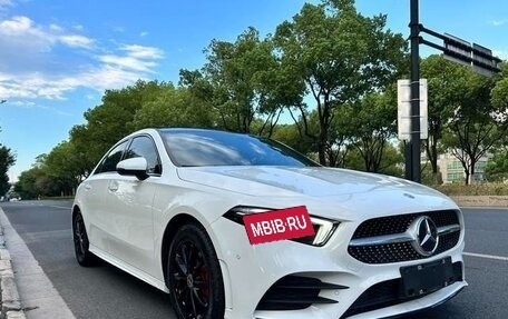 Mercedes-Benz A-Класс, 2021 год, 1 900 000 рублей, 3 фотография