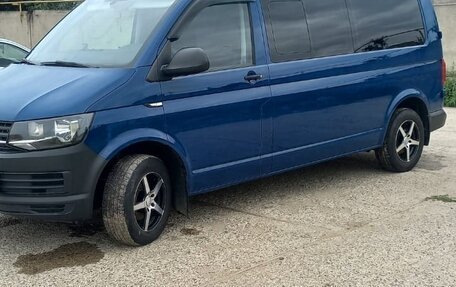 Volkswagen Caravelle T6 рестайлинг, 2016 год, 2 600 000 рублей, 4 фотография