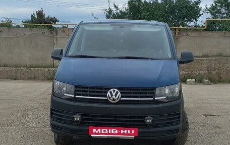 Volkswagen Caravelle T6 рестайлинг, 2016 год, 2 600 000 рублей, 3 фотография