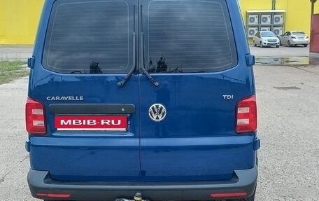 Volkswagen Caravelle T6 рестайлинг, 2016 год, 2 600 000 рублей, 5 фотография