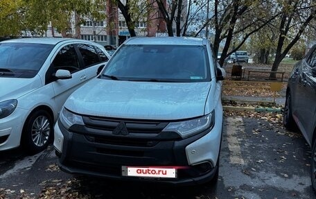 Mitsubishi Outlander III рестайлинг 3, 2018 год, 2 850 000 рублей, 1 фотография