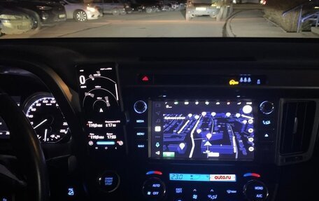 Toyota RAV4, 2018 год, 3 800 000 рублей, 13 фотография