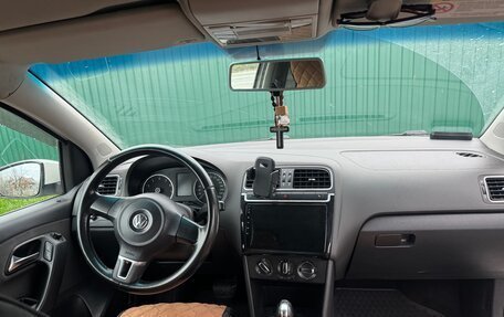 Volkswagen Polo VI (EU Market), 2011 год, 900 000 рублей, 4 фотография