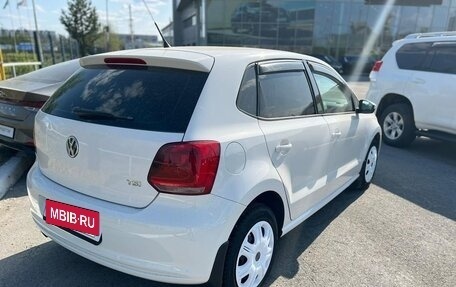 Volkswagen Polo VI (EU Market), 2011 год, 900 000 рублей, 2 фотография