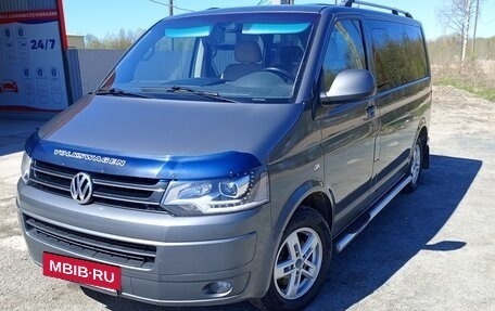 Volkswagen Multivan T5, 2009 год, 2 000 000 рублей, 2 фотография