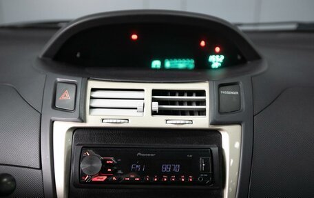 Toyota Yaris III рестайлинг, 2006 год, 550 000 рублей, 14 фотография