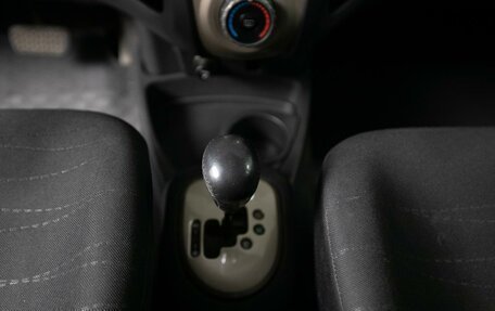 Toyota Yaris III рестайлинг, 2006 год, 550 000 рублей, 15 фотография