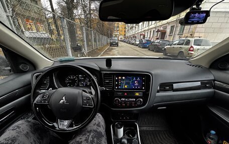 Mitsubishi Outlander III рестайлинг 3, 2018 год, 2 850 000 рублей, 5 фотография