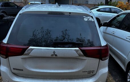 Mitsubishi Outlander III рестайлинг 3, 2018 год, 2 850 000 рублей, 3 фотография