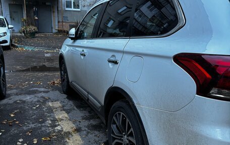 Mitsubishi Outlander III рестайлинг 3, 2018 год, 2 850 000 рублей, 2 фотография