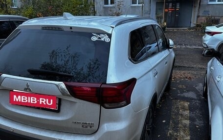 Mitsubishi Outlander III рестайлинг 3, 2018 год, 2 850 000 рублей, 4 фотография