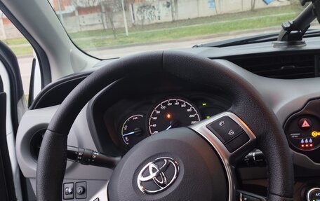Toyota Yaris III рестайлинг, 2019 год, 1 600 000 рублей, 8 фотография