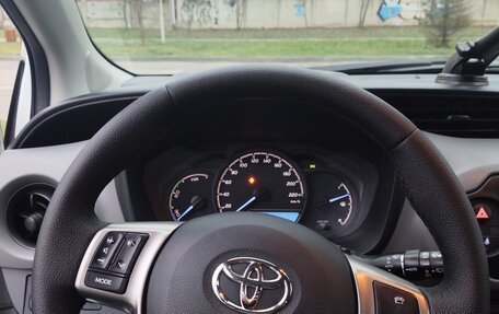 Toyota Yaris III рестайлинг, 2019 год, 1 600 000 рублей, 15 фотография