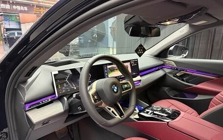 BMW 5 серия, 2025 год, 7 300 000 рублей, 9 фотография