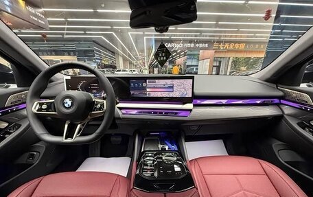 BMW 5 серия, 2025 год, 7 300 000 рублей, 10 фотография