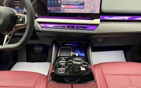 BMW 5 серия, 2025 год, 7 300 000 рублей, 13 фотография