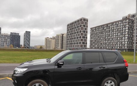 Toyota Land Cruiser Prado 150 рестайлинг 2, 2021 год, 5 500 000 рублей, 2 фотография