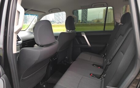 Toyota Land Cruiser Prado 150 рестайлинг 2, 2021 год, 5 500 000 рублей, 6 фотография