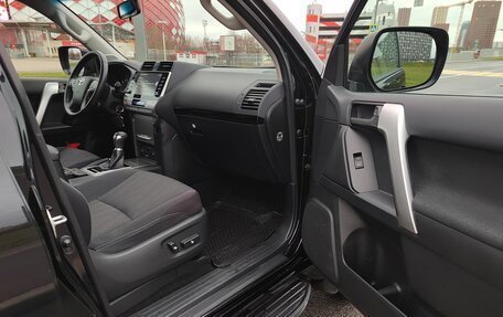 Toyota Land Cruiser Prado 150 рестайлинг 2, 2021 год, 5 500 000 рублей, 15 фотография