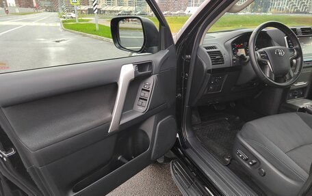 Toyota Land Cruiser Prado 150 рестайлинг 2, 2021 год, 5 500 000 рублей, 12 фотография