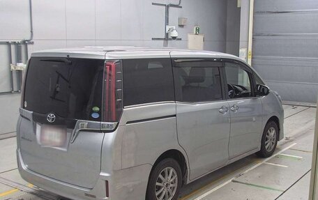 Toyota Esquire I, 2017 год, 1 940 000 рублей, 5 фотография