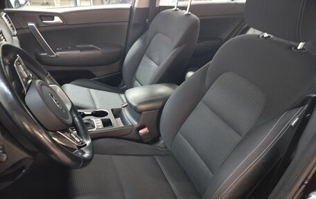 KIA Sportage IV рестайлинг, 2020 год, 2 390 000 рублей, 29 фотография