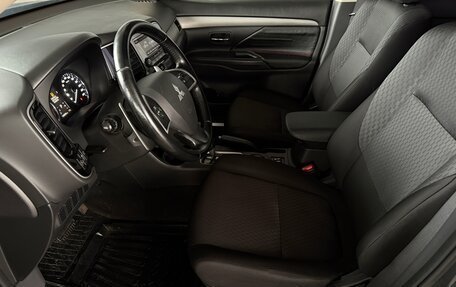 Mitsubishi Outlander III рестайлинг 3, 2014 год, 1 280 000 рублей, 9 фотография